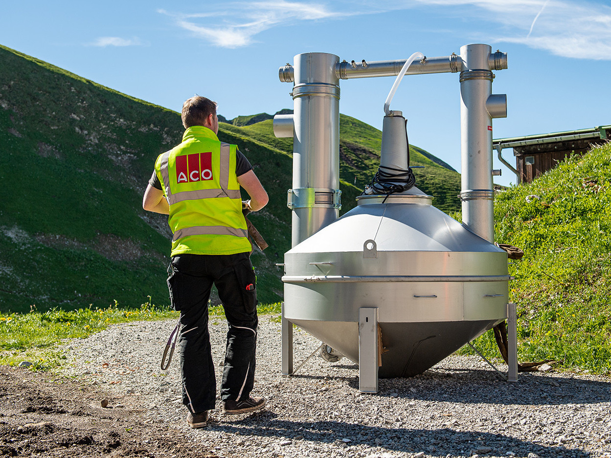 Probsthaus-ACO-Service-Fettabscheider-Techniker-Montage