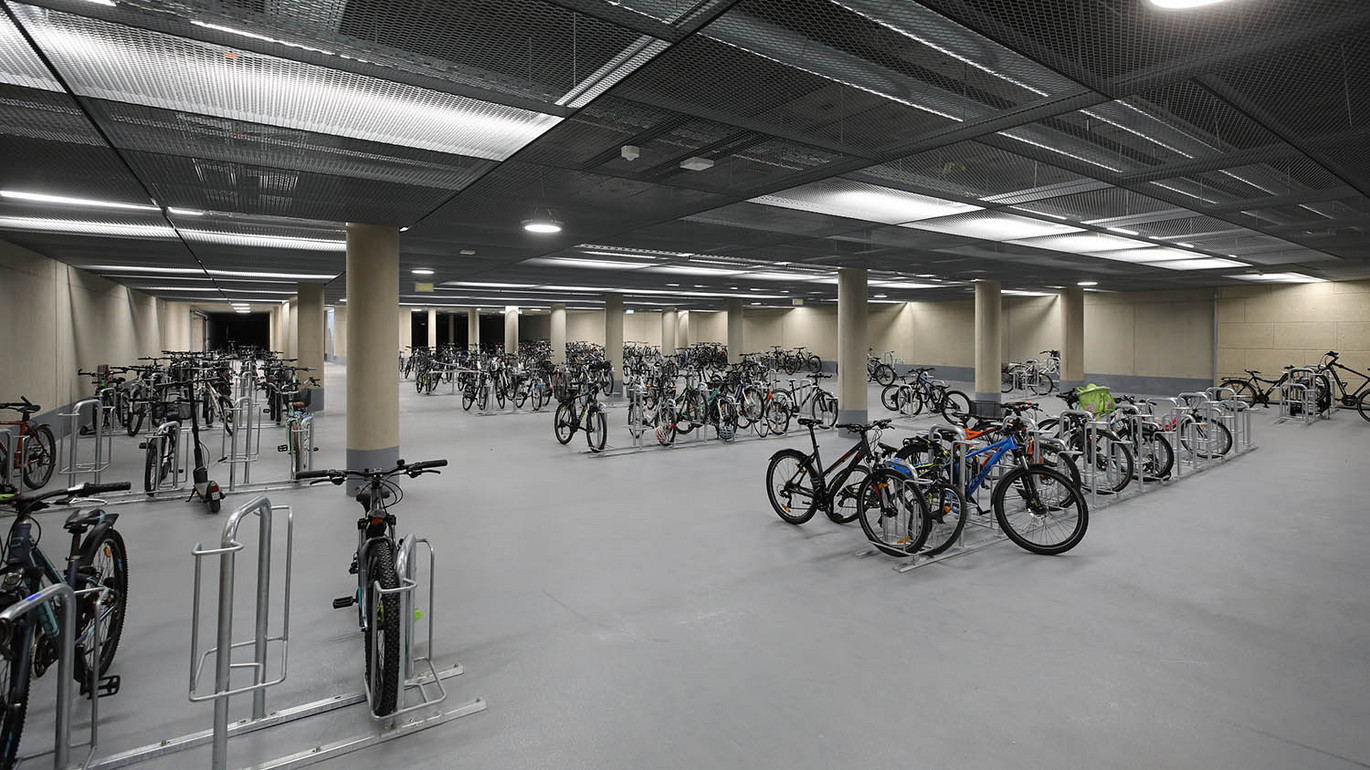 Fahrrad-schule-parkhaus