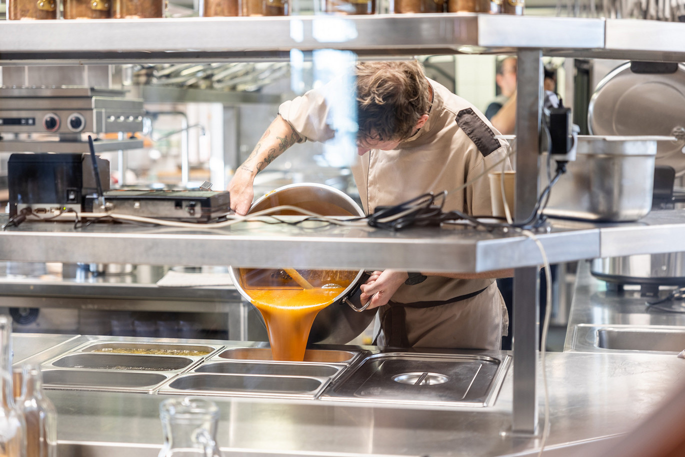 Küche-Gastronomie-Kochtopf-Abwasser