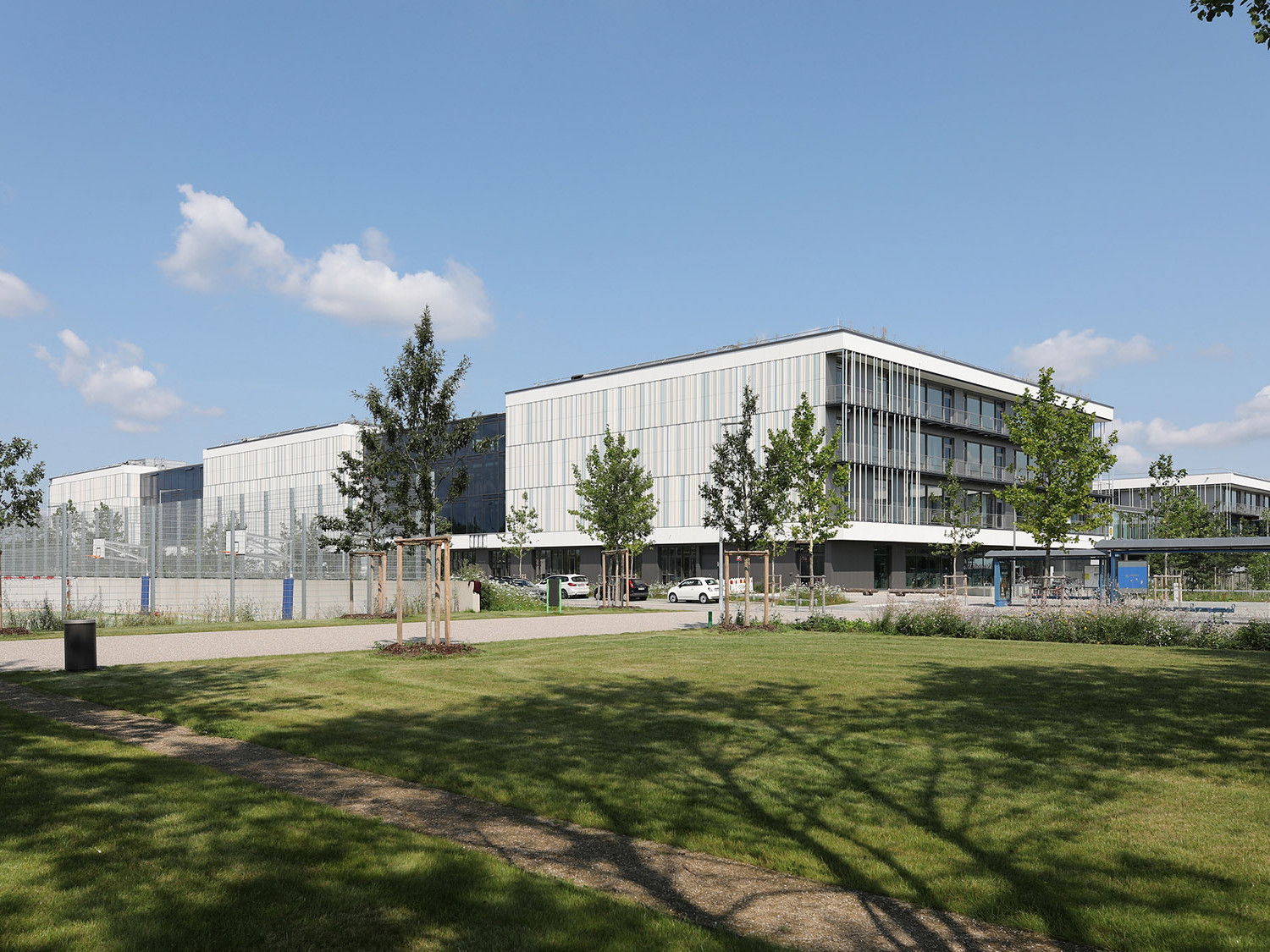 Schule-münchen-dachentwässerung-riem
