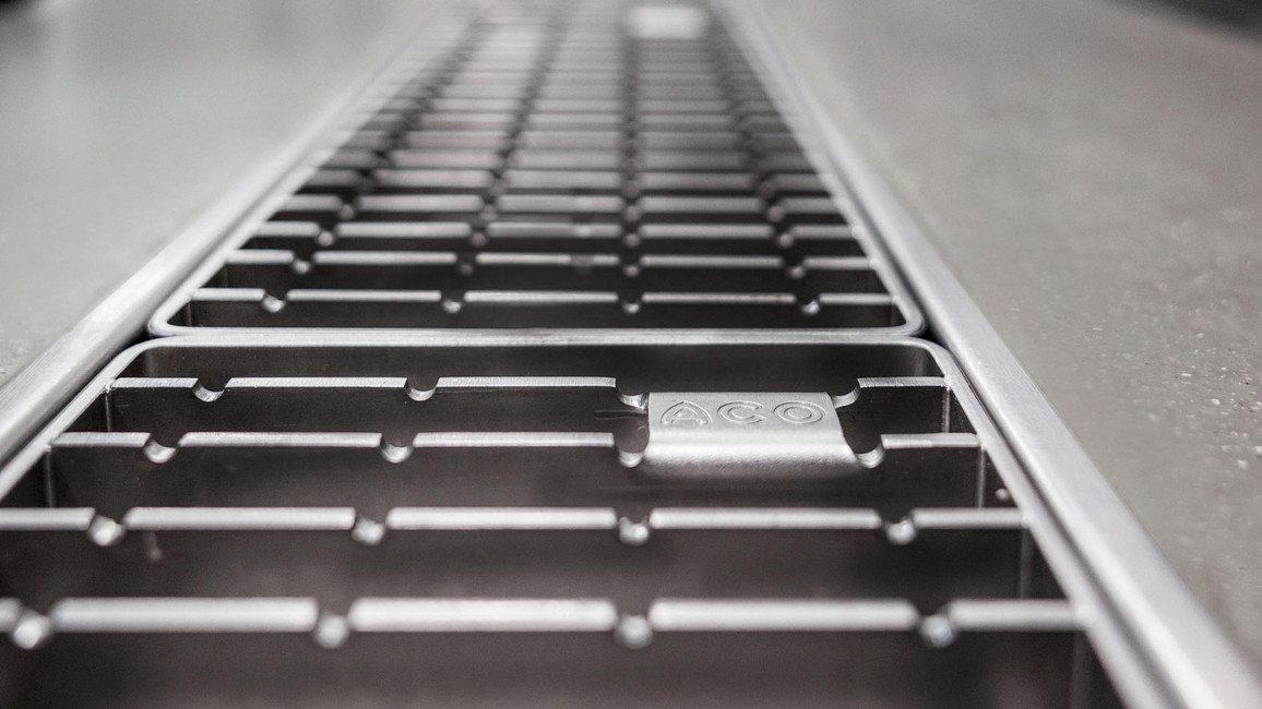 Kastenrinne-großküche-roste-rutschhemmung-aco-haustechnik