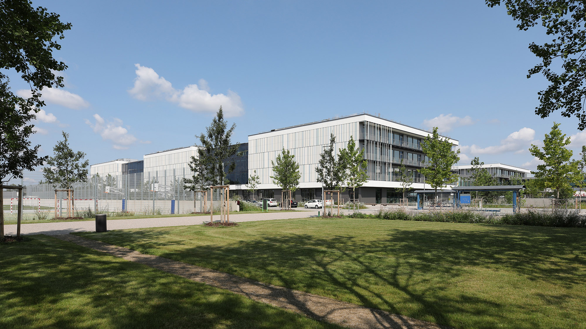 Schule-münchen-dachentwässerung-riem