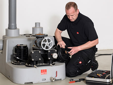 Wartung und Service einer Abwasserhebeanlage Wartung, Service, Abwasserhebeanlage