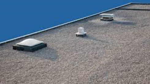 Betondach mit Kiesschüttung und darunterliegenden Dichtungsbahn